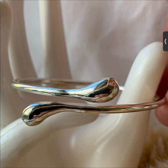 ✨🌸HOST PICK 🌸✨Sterling silver vintage rigid bangle tear drops 7” - Picture 3 of 9